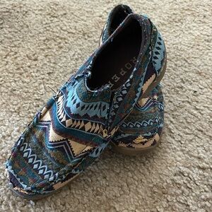 Roper brand women’s slip on shoe size 9 multi color Navajo design